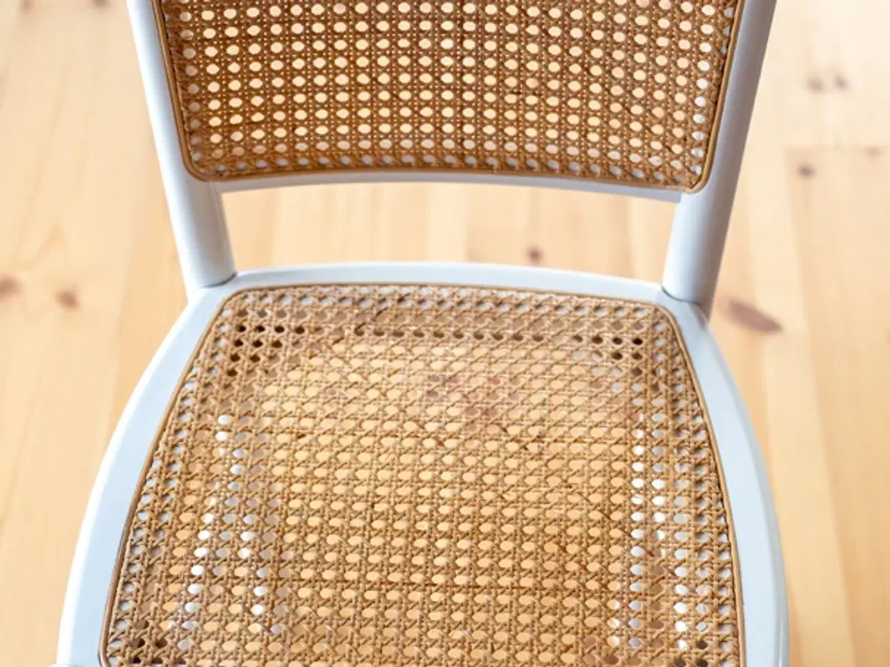 Billede 2 - Lille spisebord i massiv eg (evt. + 4 stole)