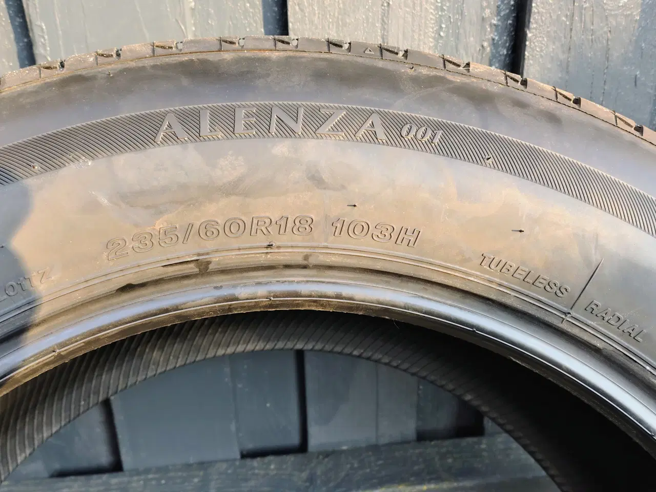 Billede 3 - Sommerdæk mrk. Bridgestone 235103H/60R18 