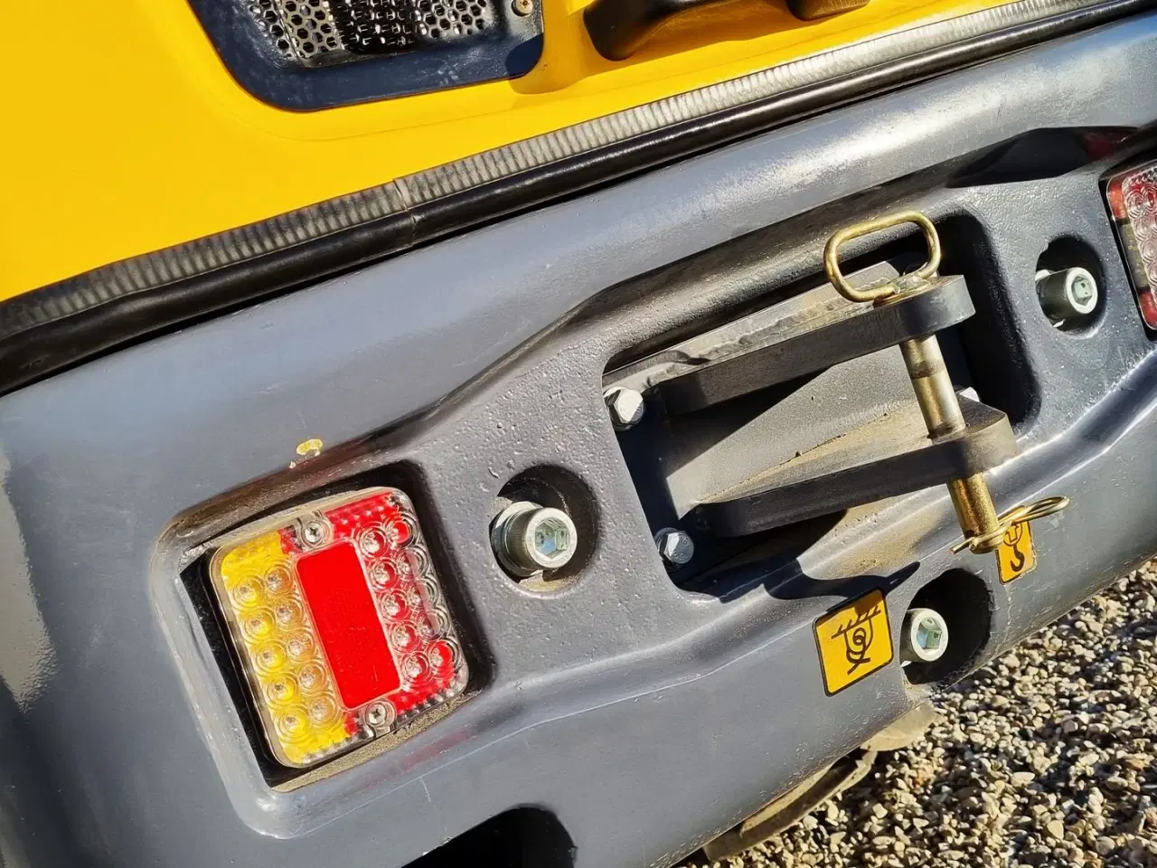 Billede 14 - Eurotrac W12S / lukket kabine / fabriksny / skovl & gafler / Kubota motor