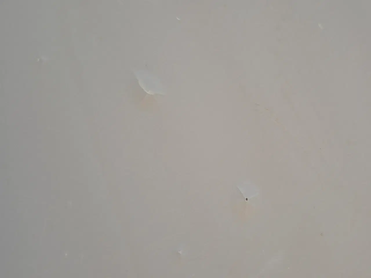 Billede 4 - Spisebord med 4 stole og tillægsplade + sofabord