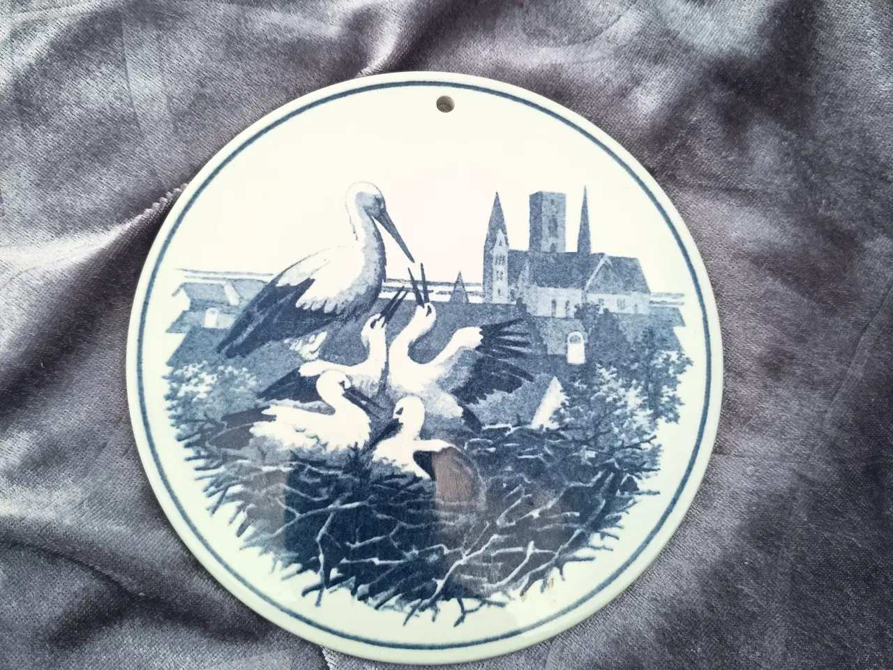 Billede 3 - Royal Copenhagen Fajance vægplade - A Stork's Nest