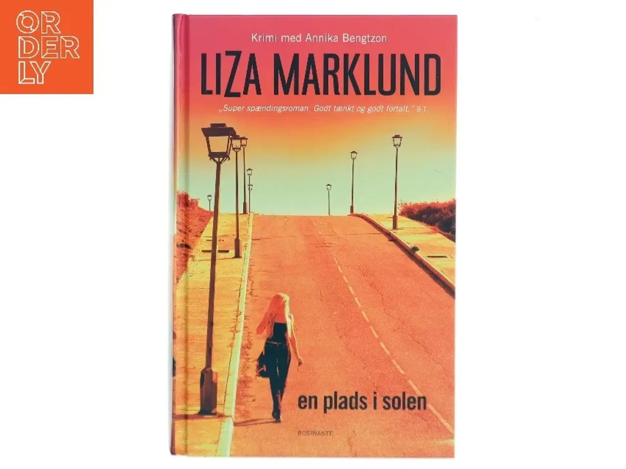 Billede 1 - En plads i solen : krimi af Liza Marklund (Bog)