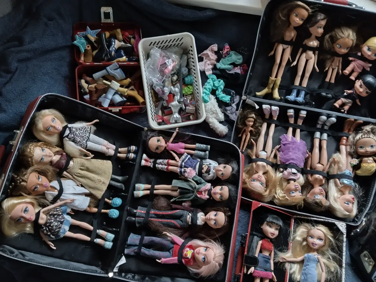 Billede 2 - 26 x Bratz dukker 0g tilbehør