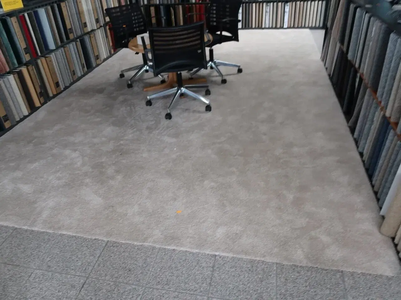 Billede 2 - Gulvtæppe