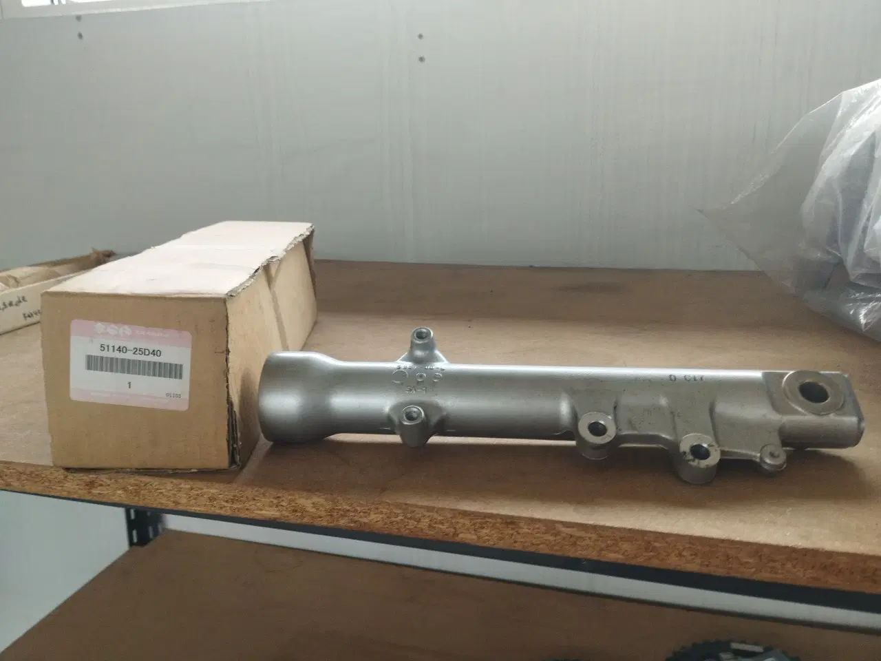 Billede 2 - Venstre gaffelben.  Suzuki  TU 250.