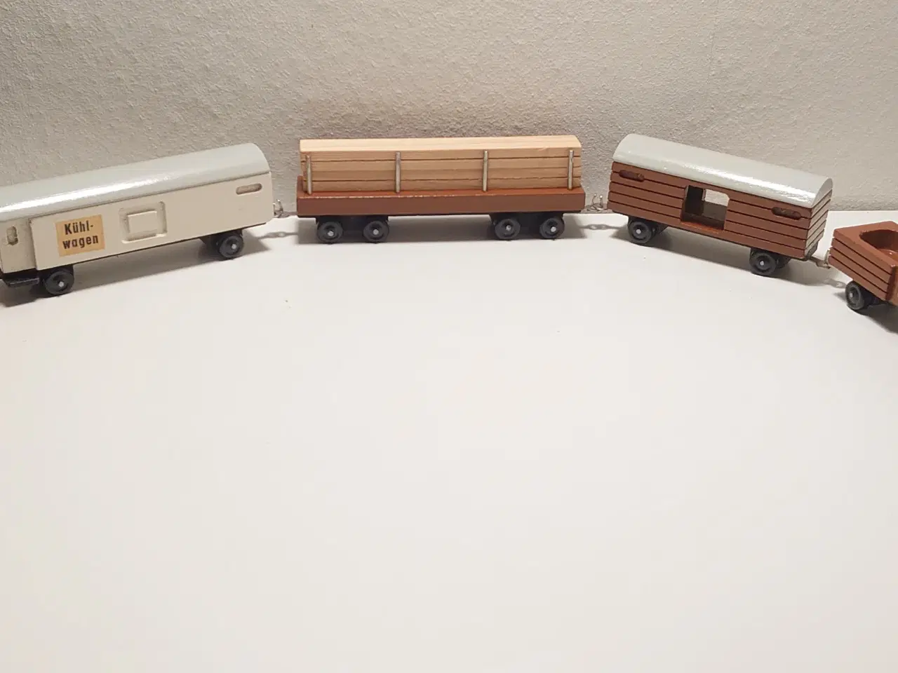 Billede 4 - Verhofa vintage trælokomotiv+5 vogne. 1960 erne