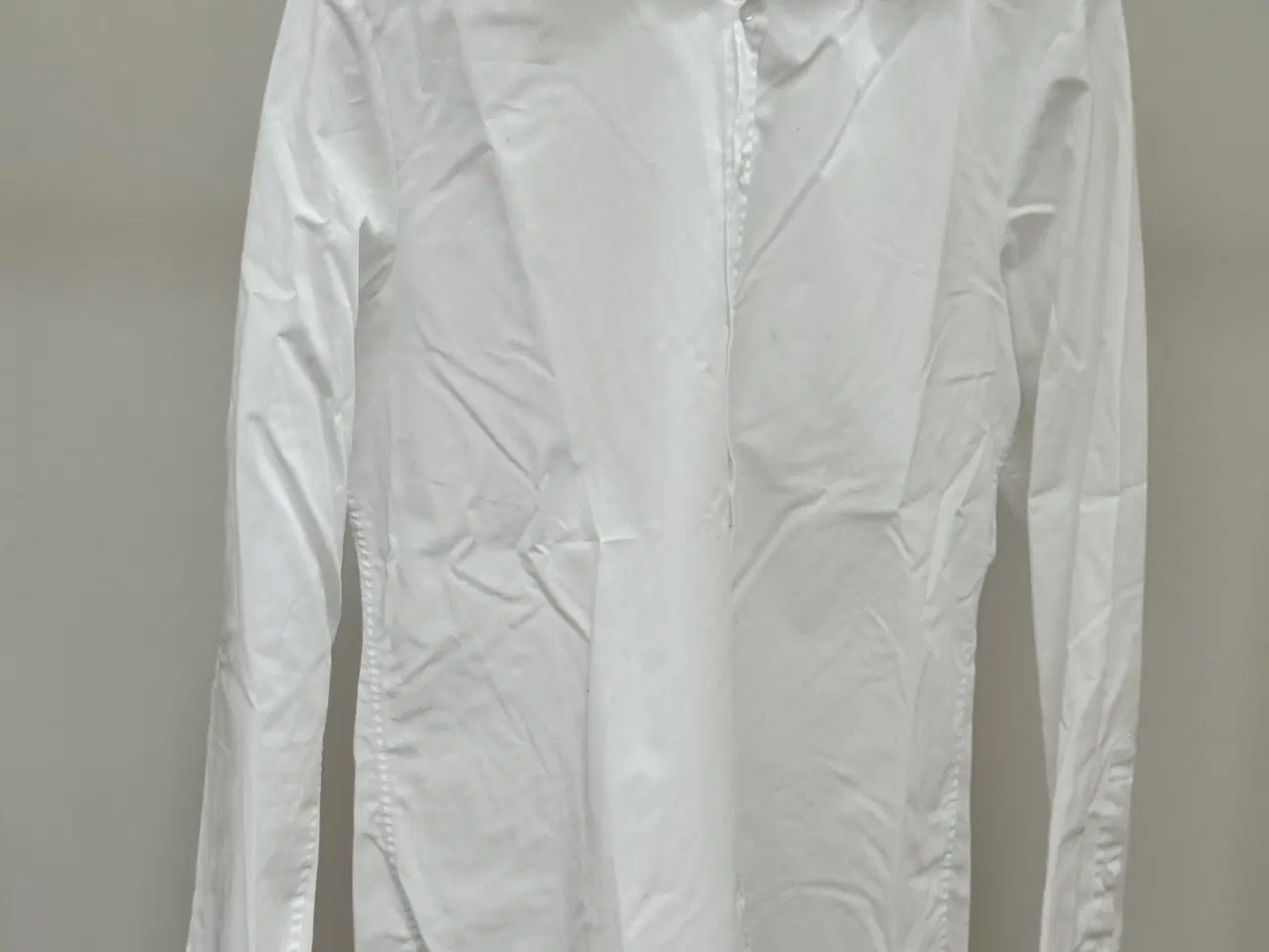 Billede 2 - Hvid herreskjorte str M