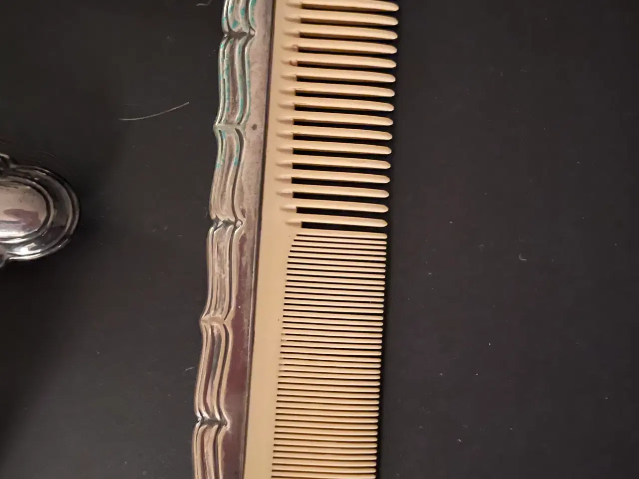 Billede 5 - Vintage sølvspejl, børster og kam