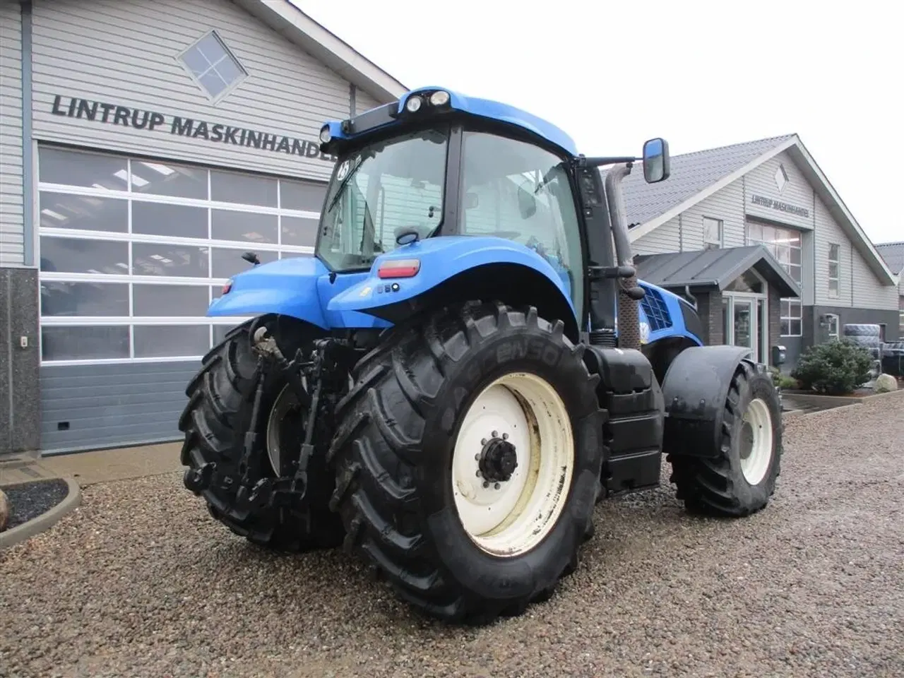 Billede 14 - New Holland T8.390 Med fin 600/70R30 og 710/70R42 dæk montering på.