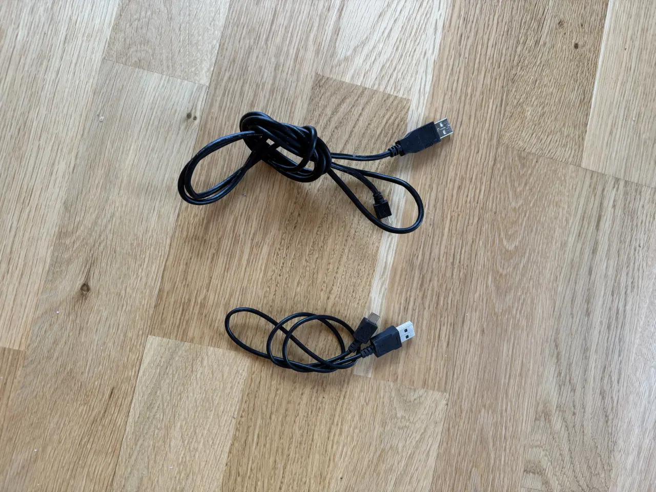 Billede 4 - PlayStation 4 inkl. 2 controller – klar til brug 