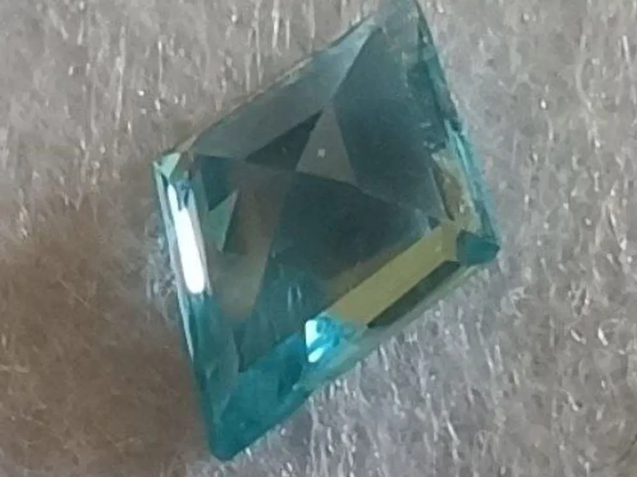 Billede 2 - 2.25 Karat 100% Naturlig Cambodia Blå Zirkon 