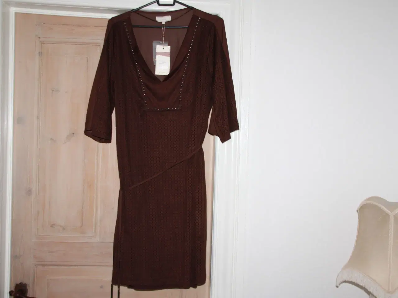 Billede 1 - Ubrugt brun Cream kjole str. L