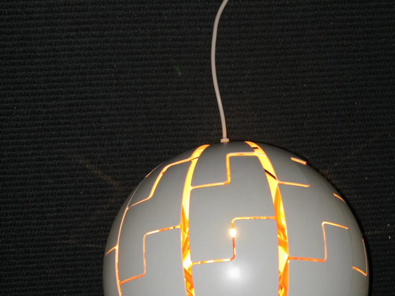 Billede 1 - IKEAs kendte kugle-lampe