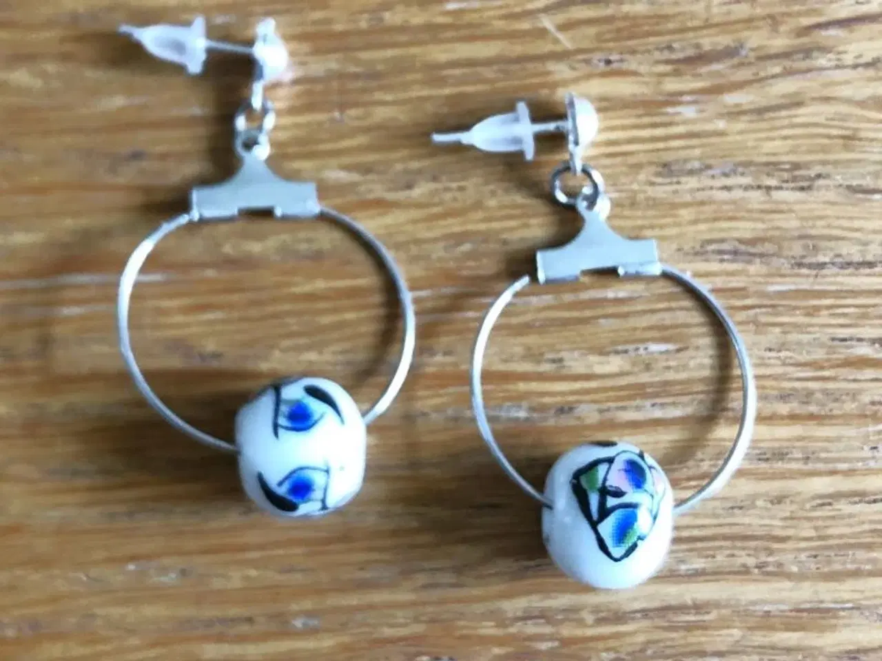 Billede 2 - Øreringe eller øreclips med keramik-perler