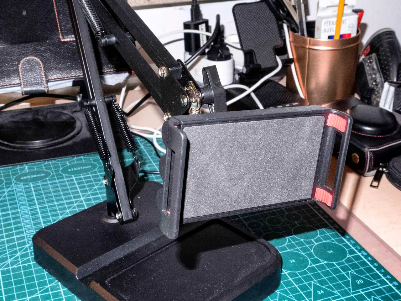 Billede 1 - Tablet/telefon-holder med justerbar arm.