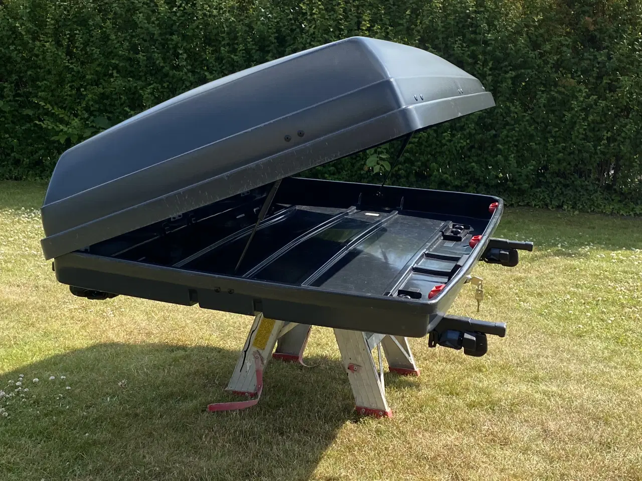 Billede 4 - Stor tagboks med tagbøjler 