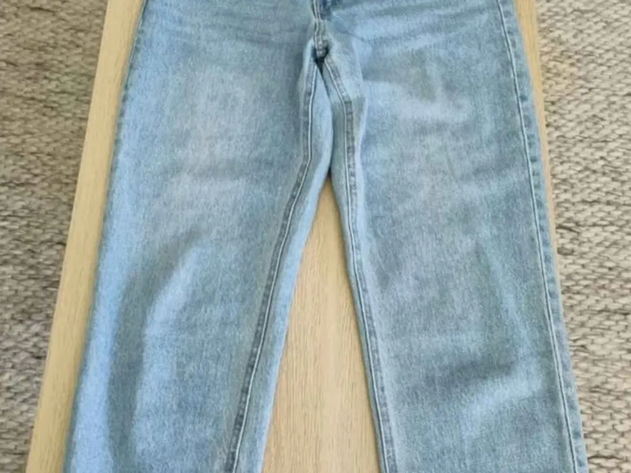 Billede 1 - Wide High Jeans fra Hennes og Mauritz.  Str 40