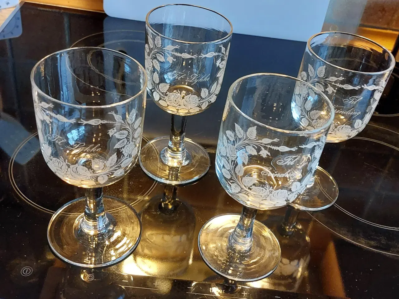 Billede 3 - 4 stk. ERINDRINGS GLAS - ( SAMLET PRIS !) -