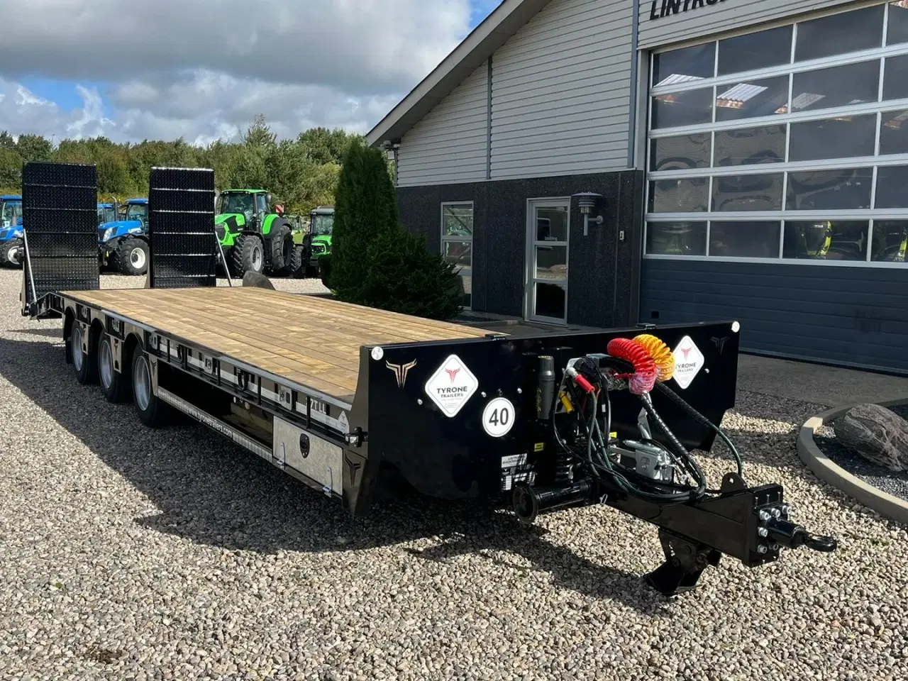 Billede 22 - Tyrone 27TLL LANG MODEL med forbredningsudstyr samt kombi bremser, både luft og hydrauliske bremser. Affjedret træk og affjedret aksler. Med hydrauliske ramper og værktøjskasse
