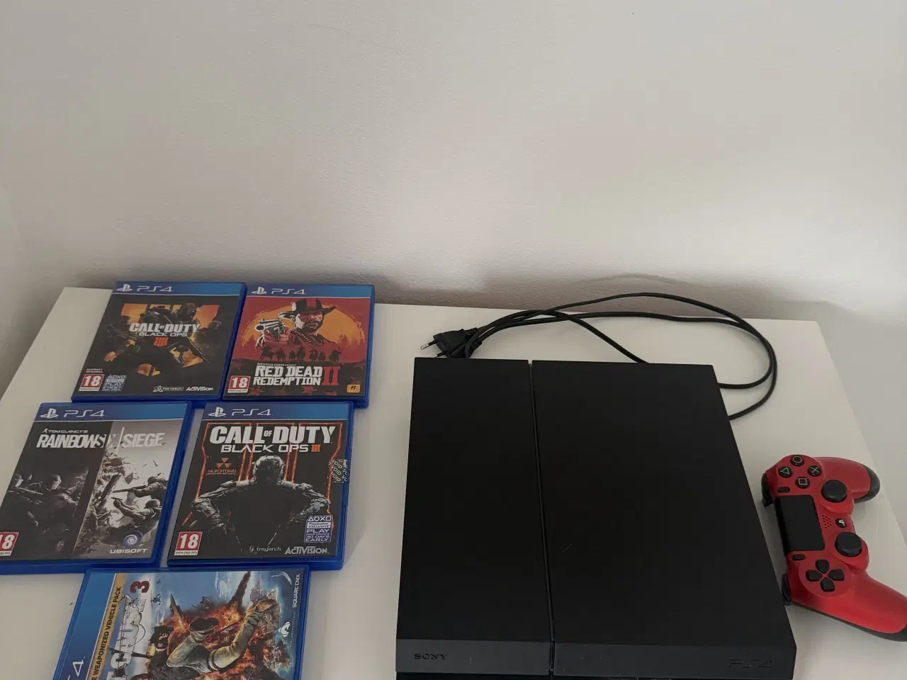 Billede 1 - Velholdt Playstation 4 sælges