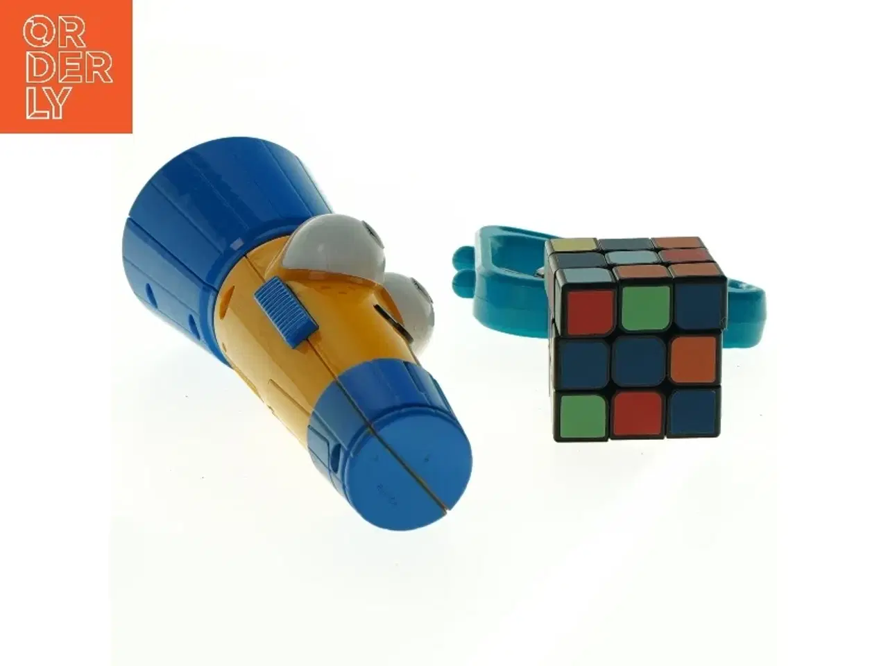 Billede 2 - Legetøjssæt med Rubiks terning, rangle og teleskop (str. 22 x 8 cm. 5 x 5 cm)