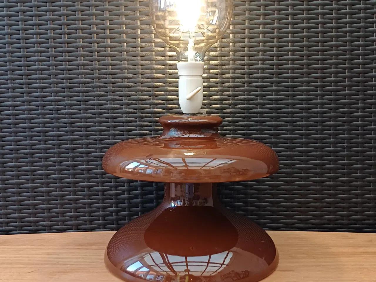 Billede 1 - Retro brun porcelæns bordlampe. Gammel isolator