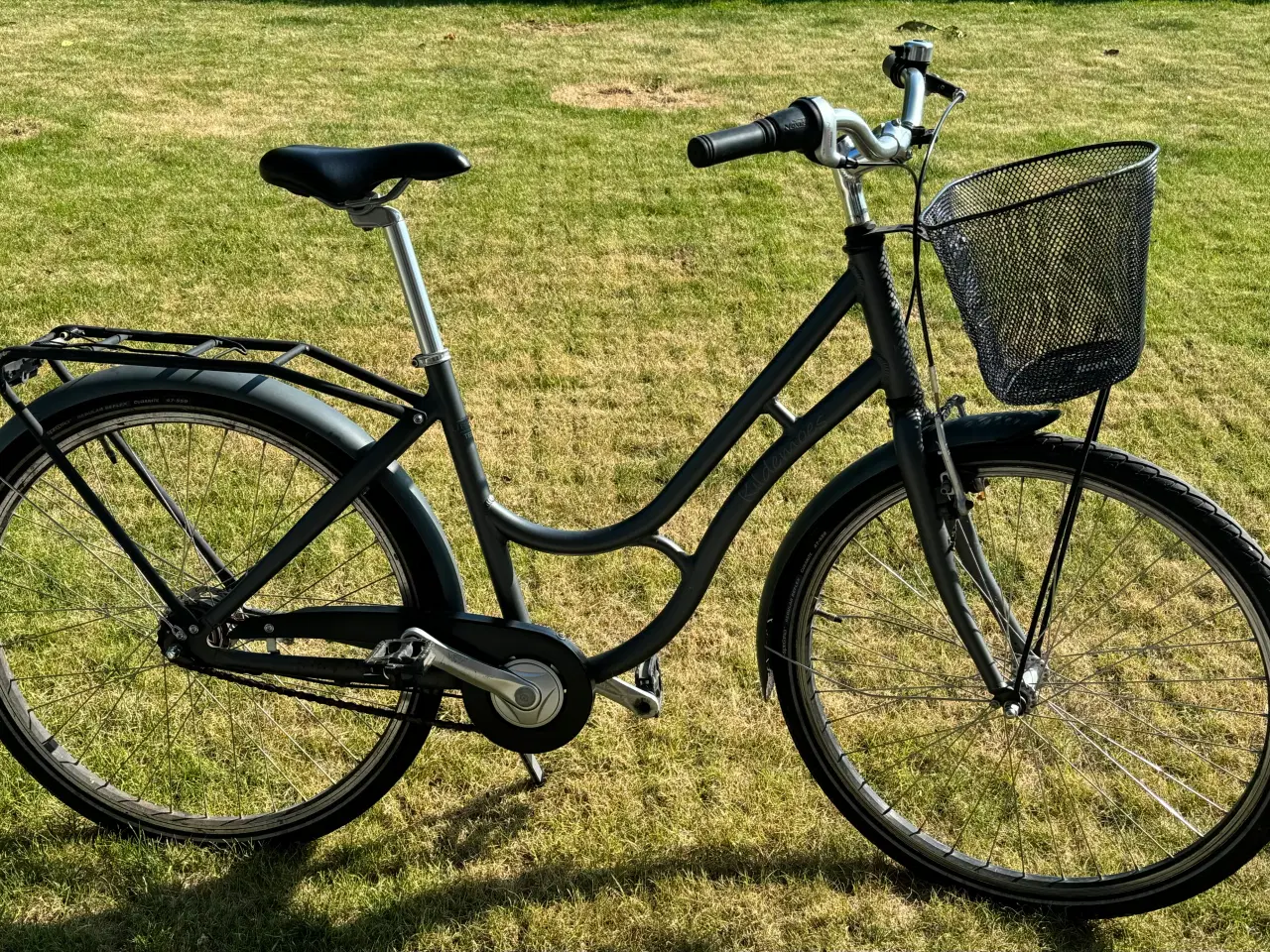 Billede 1 - Kildemoes pigecykel med kurv.