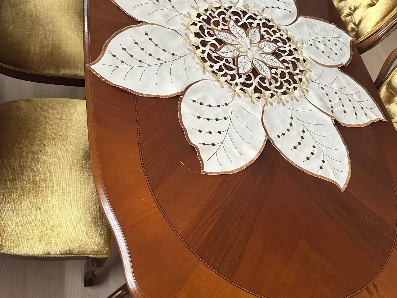 Billede 1 - Borde med 6 stoler