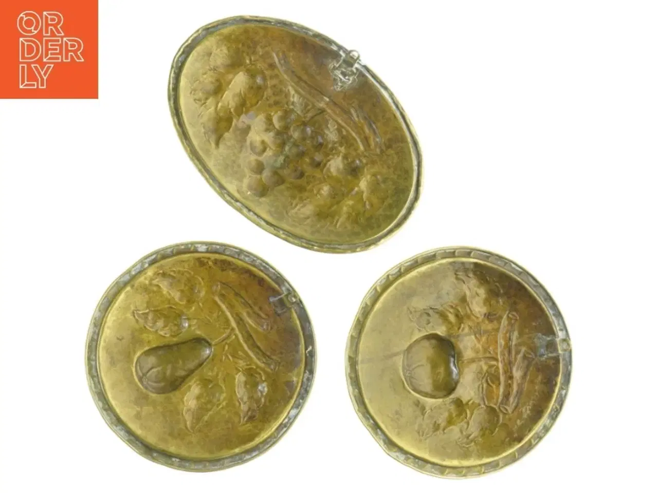 Billede 2 - Messing vægdekorationer med frugtmotiver (str. 26 x 18 cm og 21 x 21 cm)