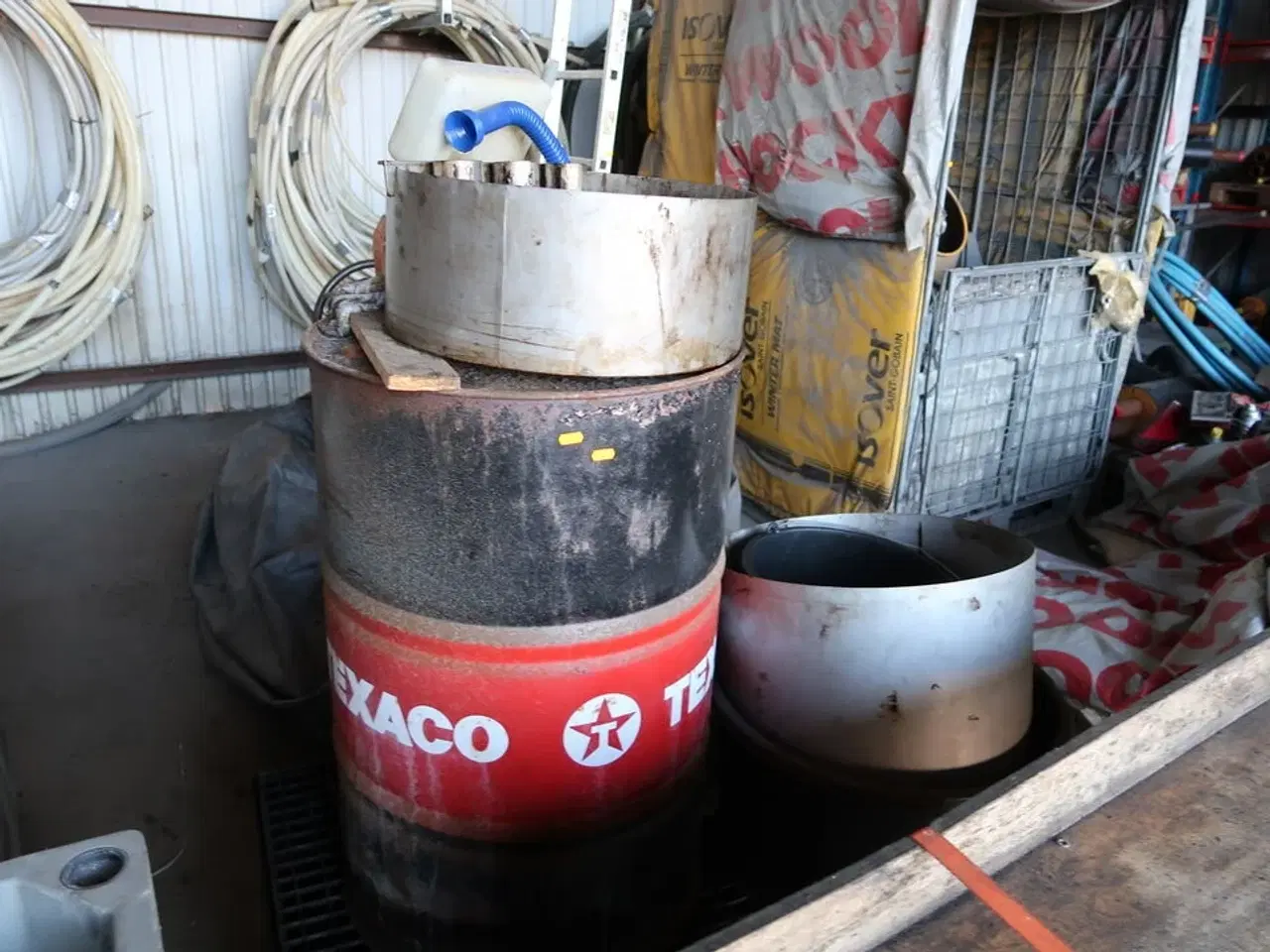 Billede 1 - Spildekar med tønde