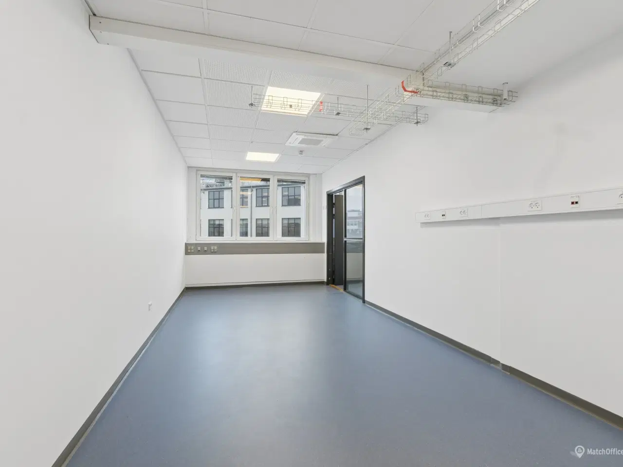 Billede 10 - Moderne og lyst laboratorium med kontor tæt på metro