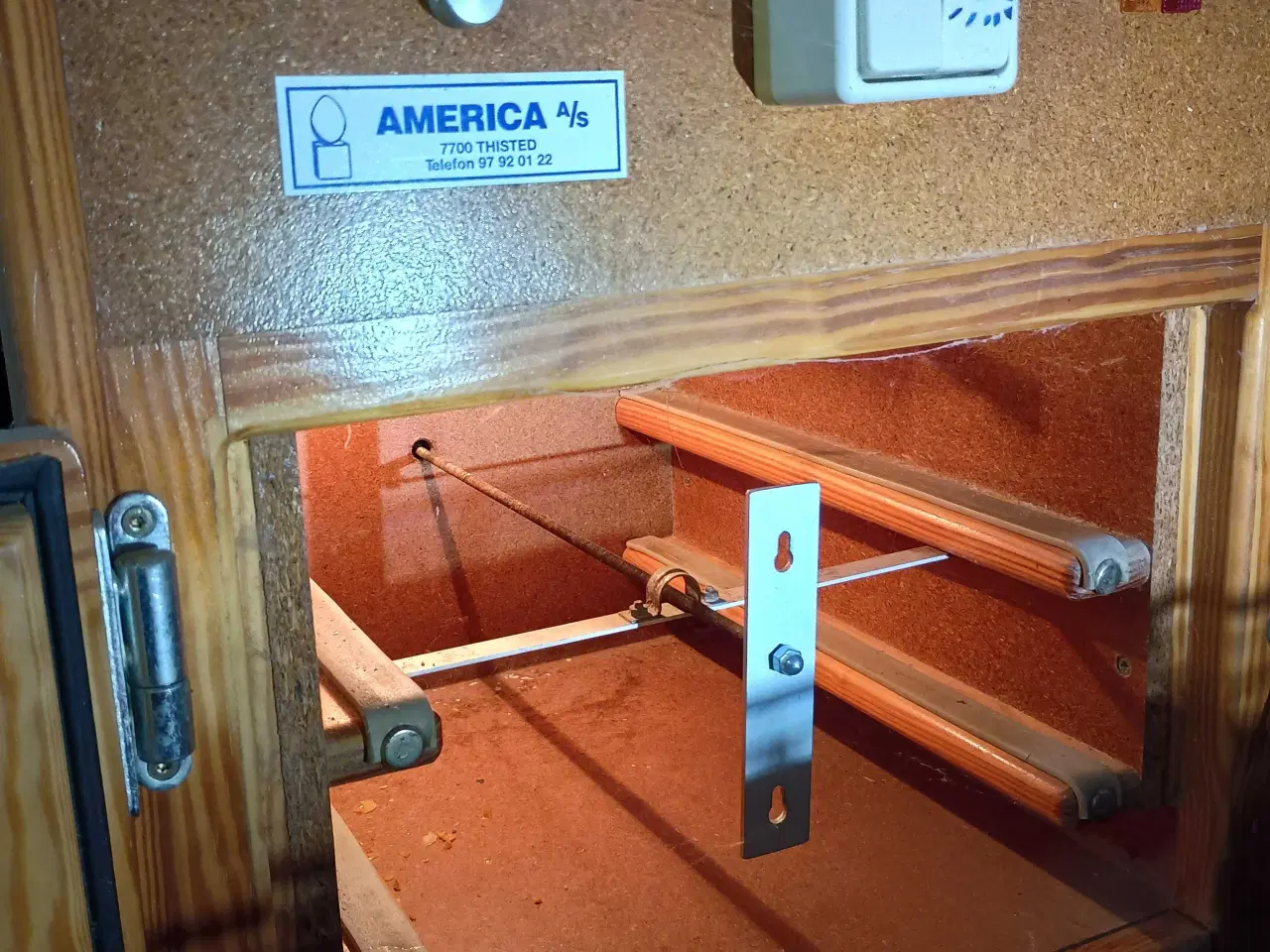 Billede 1 - Amerika Thisted træruger/Rugemaskine fuldt automat