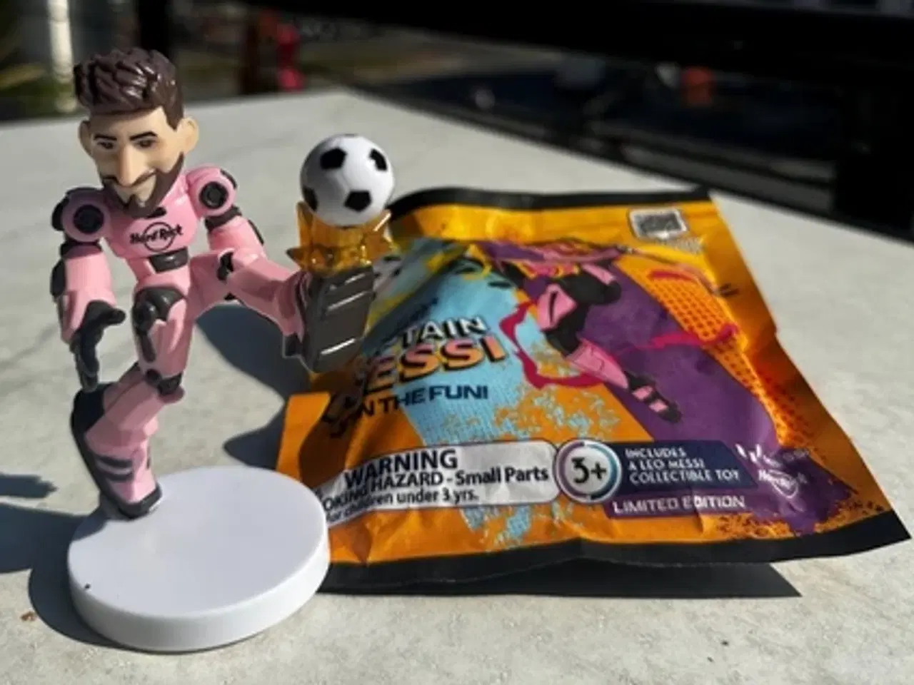 Billede 2 - Hard Rock Café - Limited Edition Captain Messi fig