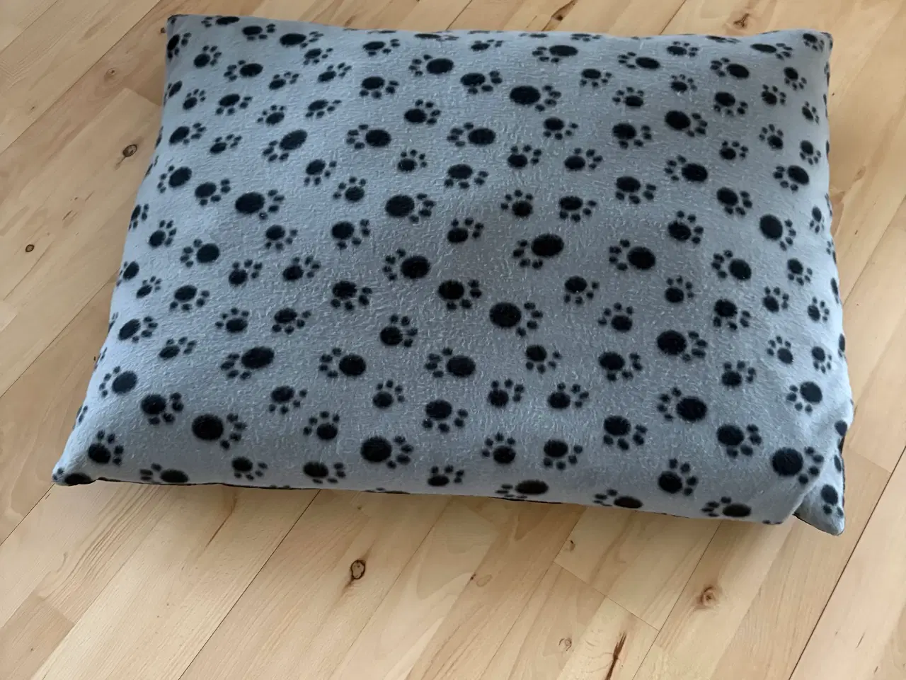 Billede 1 - En pæn hundeseng , helt ny