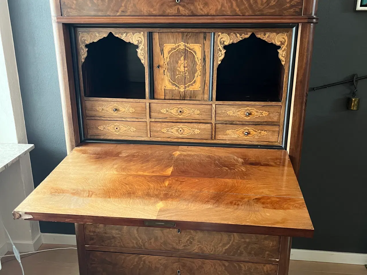 Billede 2 - Sekretær med stol 