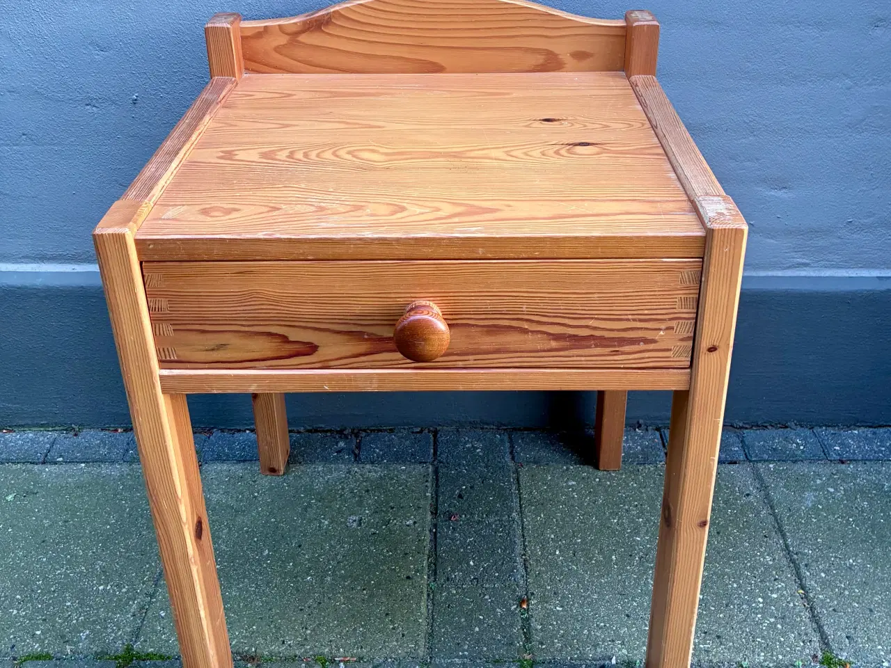 Billede 2 - vintage sengebord i massivt fyrretræ fra 1970'erne