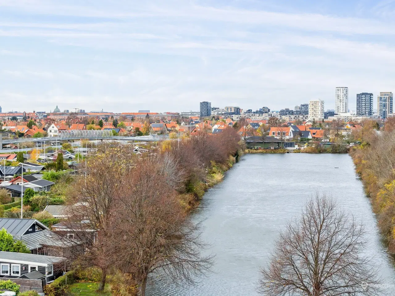 Billede 20 - Lyse og rummelige lokaler med udsigt til vandet