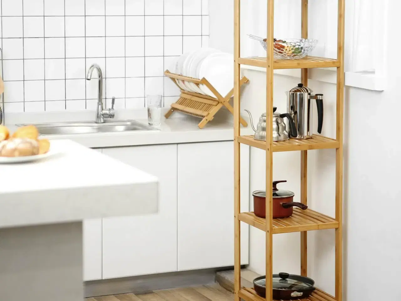 Billede 2 - Reol i bambus med 5 hylder fritstående smal hylde 33 × 33 × 146 cm, til badeværelse, køkken og stue