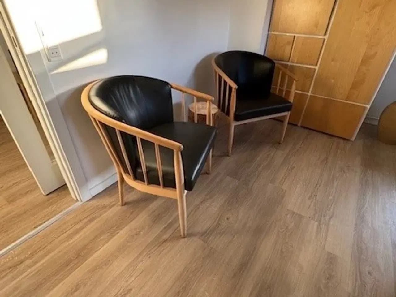 Billede 3 - 2 læder stole sælges samlet