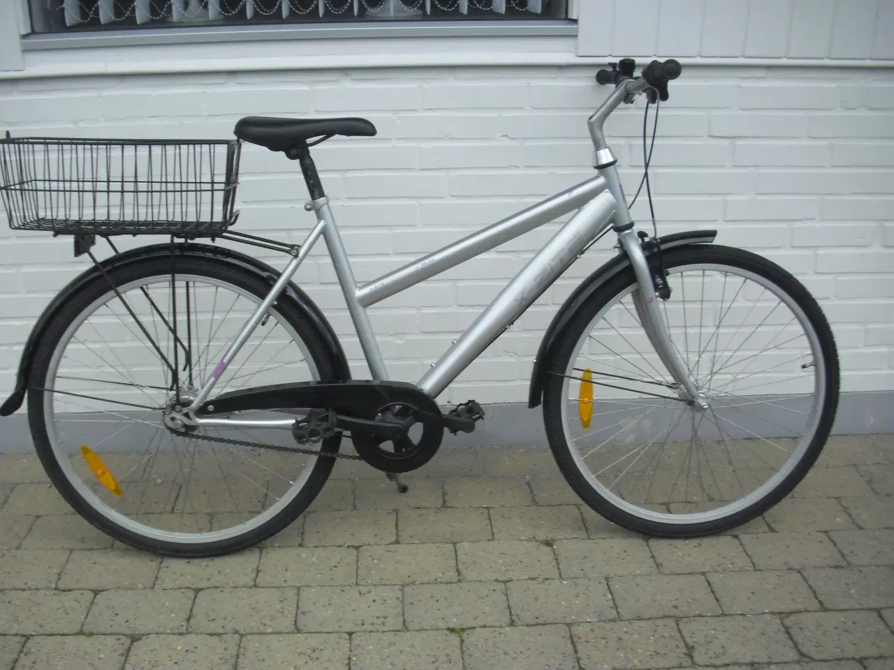 Billede 1 - Velholdt pige/damecykel alt i fin stand.