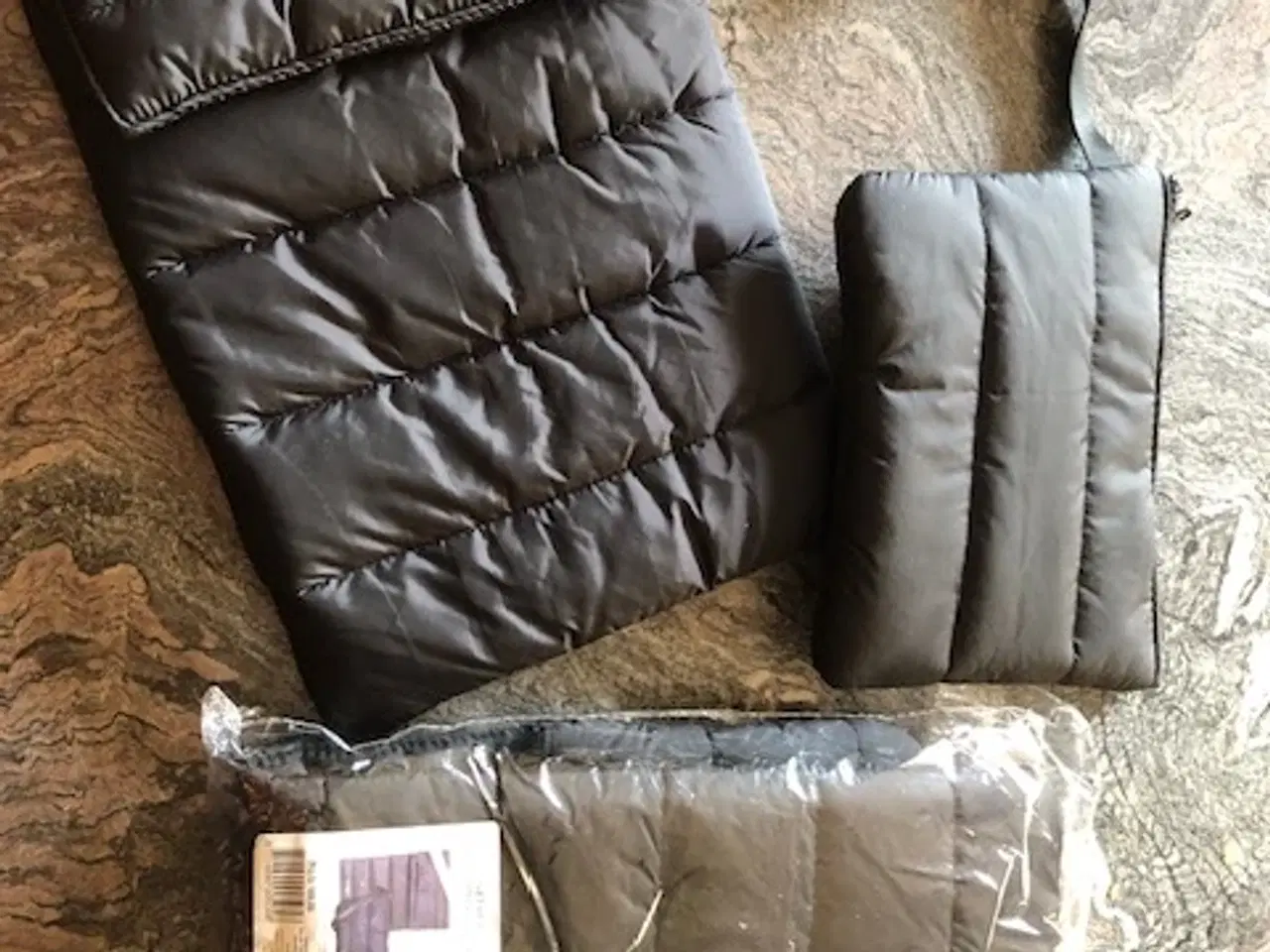 Billede 2 - 2 sæt tablet cover og clutch. Laminerede