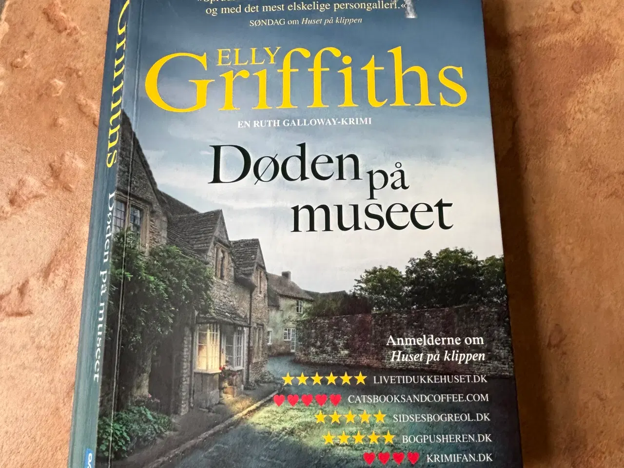 Billede 1 - Elly Griffiths bog – Døden på museet – dansk krimi
