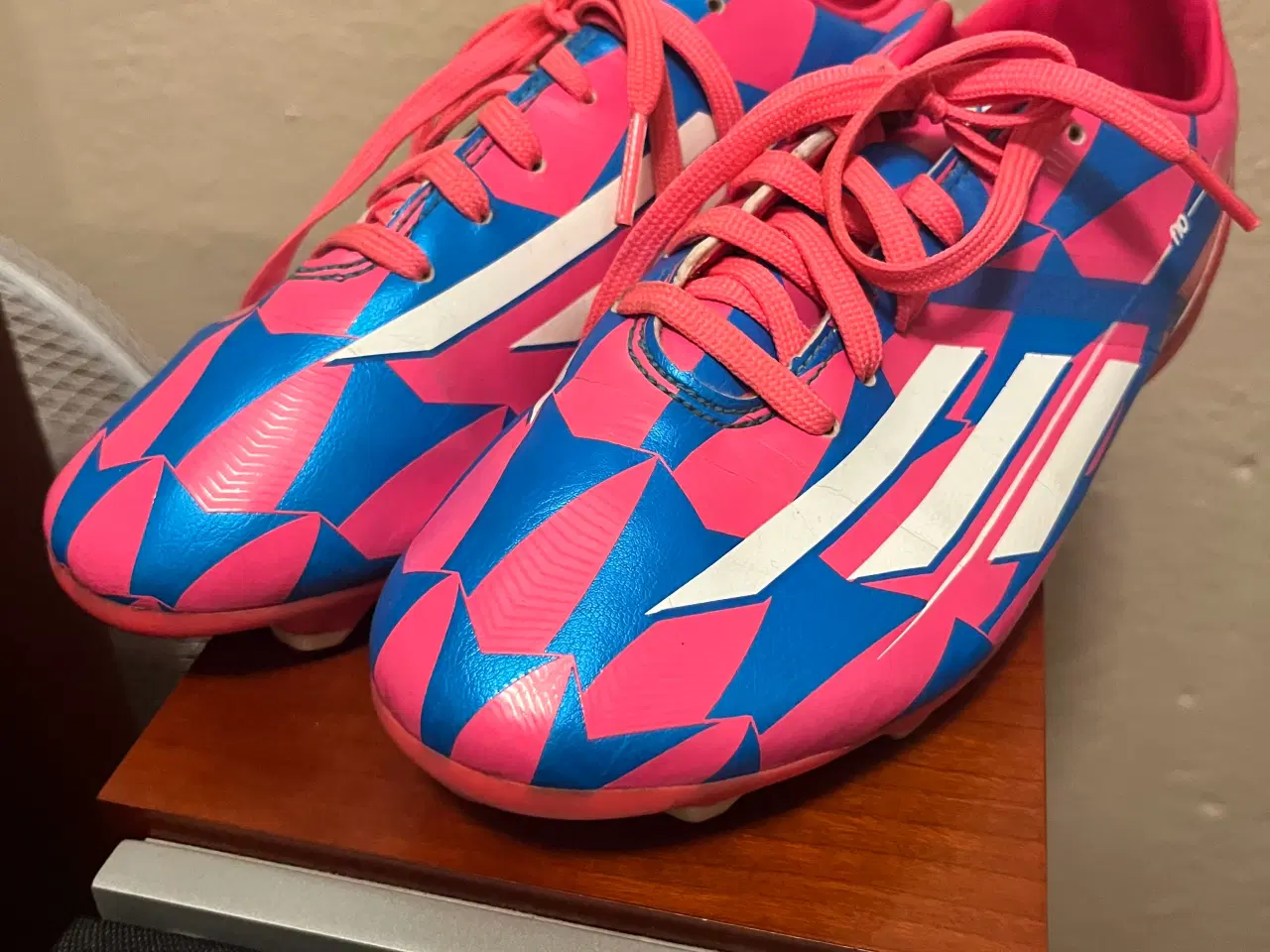 Billede 3 - Adidas fodboldstøvler som nye. 