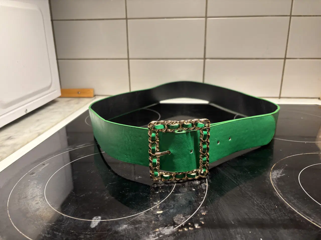 Billede 1 - Grønt bælte fra Zizzi m. guld spænde