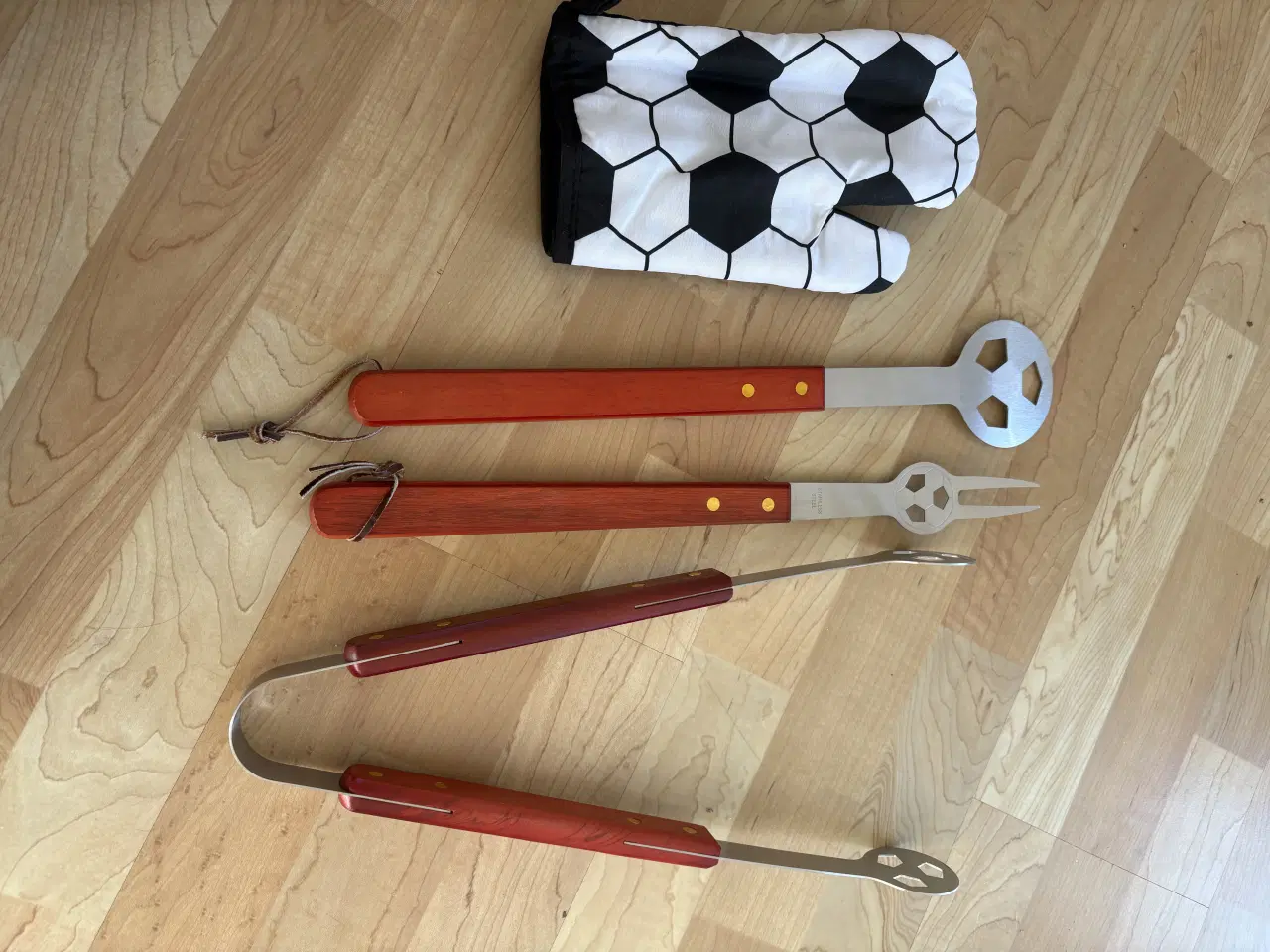 Billede 2 - Hatting grillforklæde med redskaber