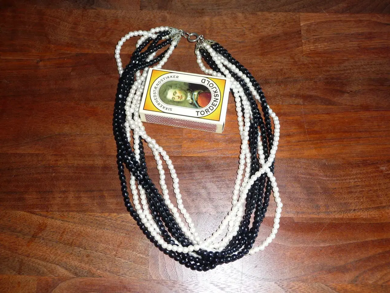 Billede 1 - sort og hvid perle kæde