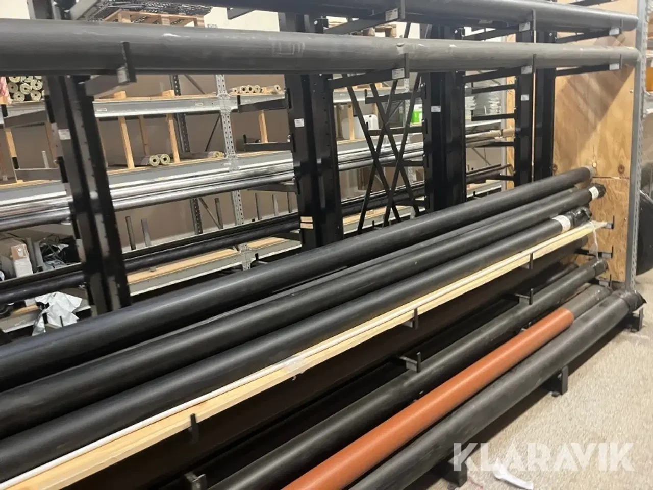 Billede 5 - Grenreol en række