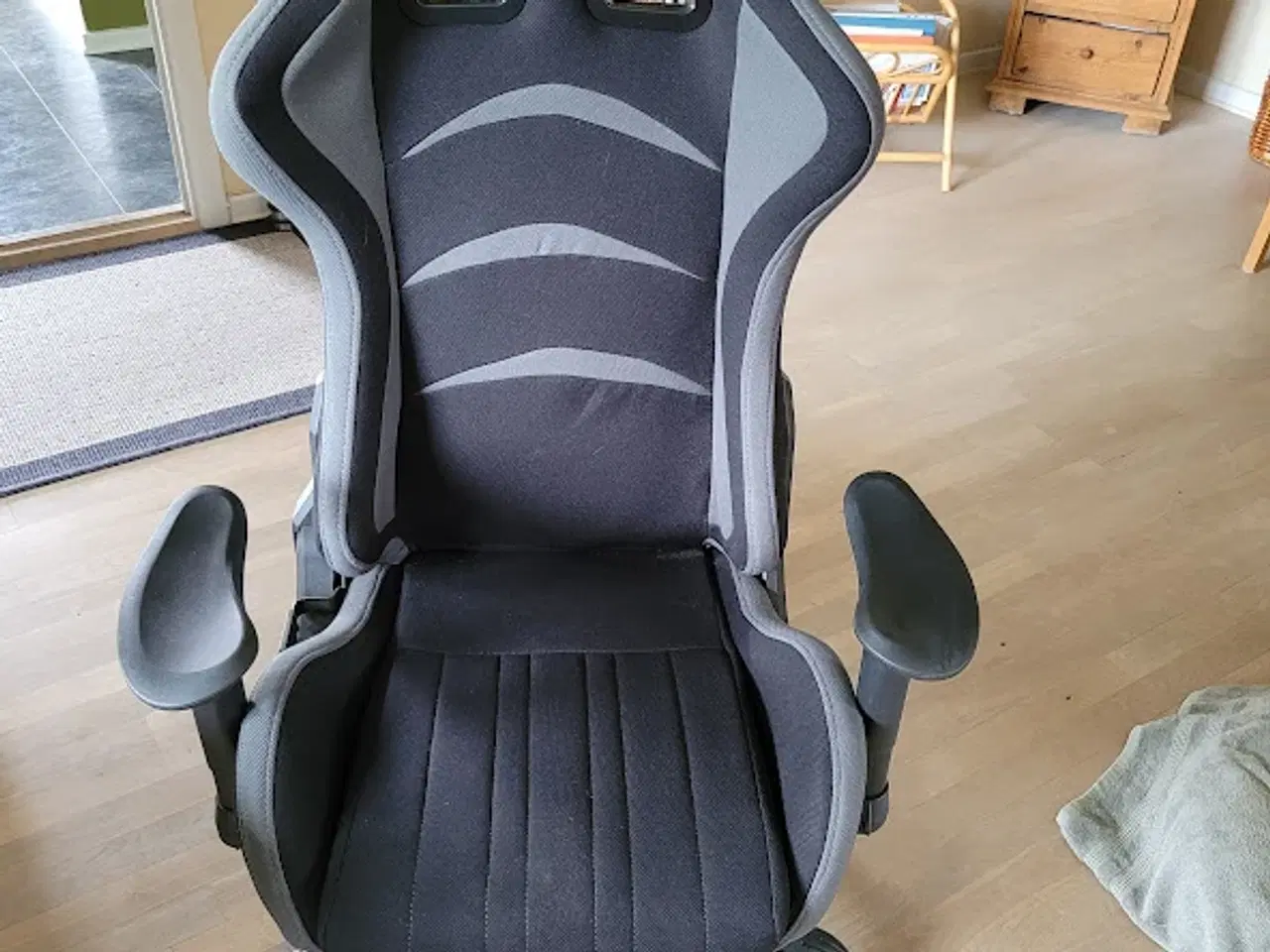 Billede 1 - Gamerstol i Sort/grå.