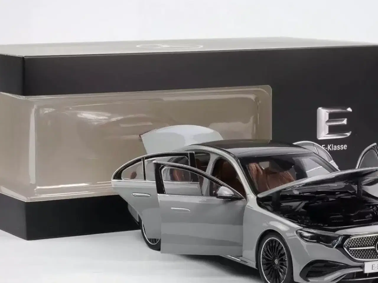 Billede 6 - 1:18 Mercedes E-Class W214 2024