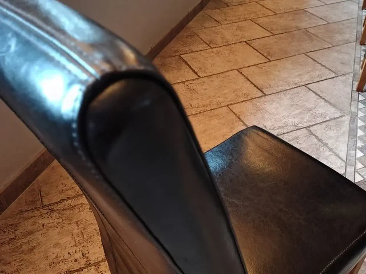 Billede 4 - 12 stole med sort læderbetræk